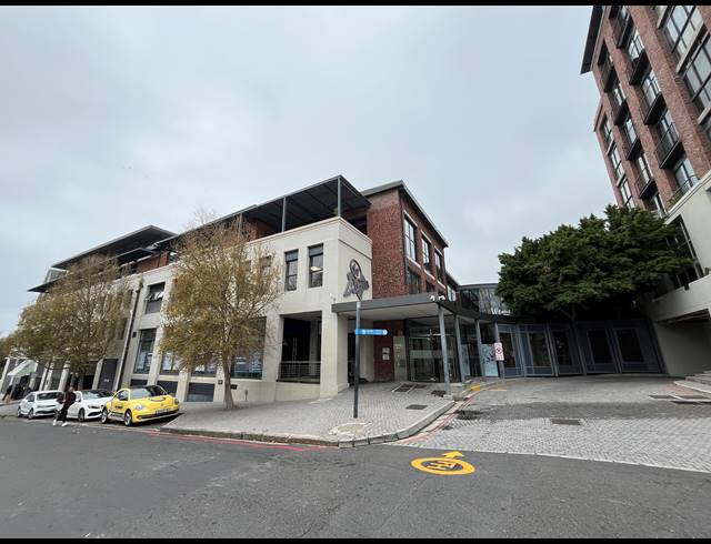 146M² BUSINESS TO LET IN GARDENS
